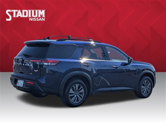 2022 Nissan Pathfinder SV