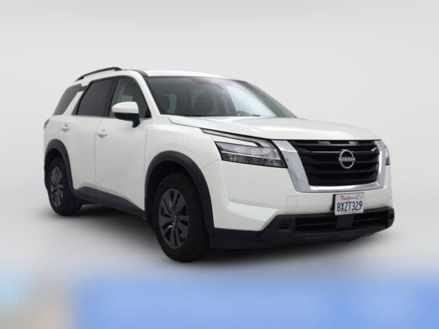 2022 Nissan Pathfinder SV