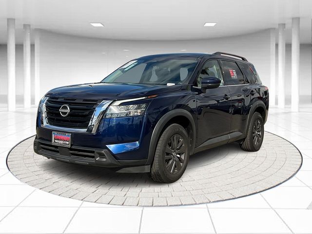 2022 Nissan Pathfinder SV