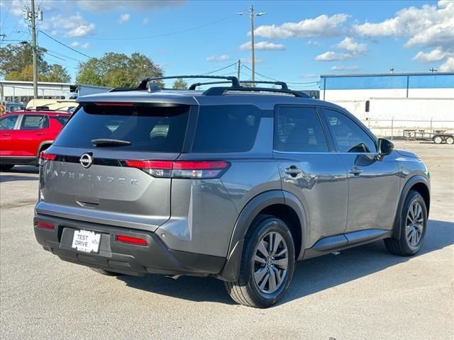 2022 Nissan Pathfinder SV