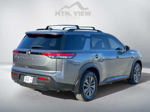 2022 Nissan Pathfinder SV