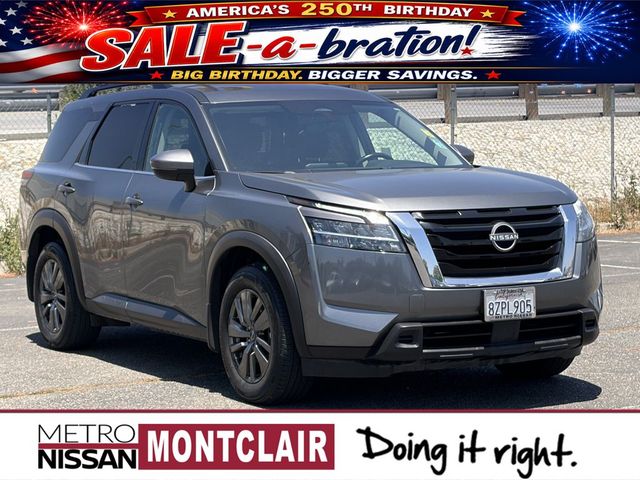 2022 Nissan Pathfinder SV