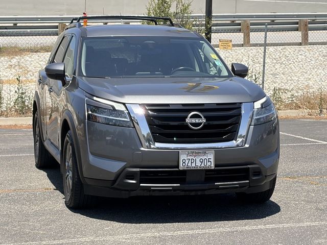 2022 Nissan Pathfinder SV