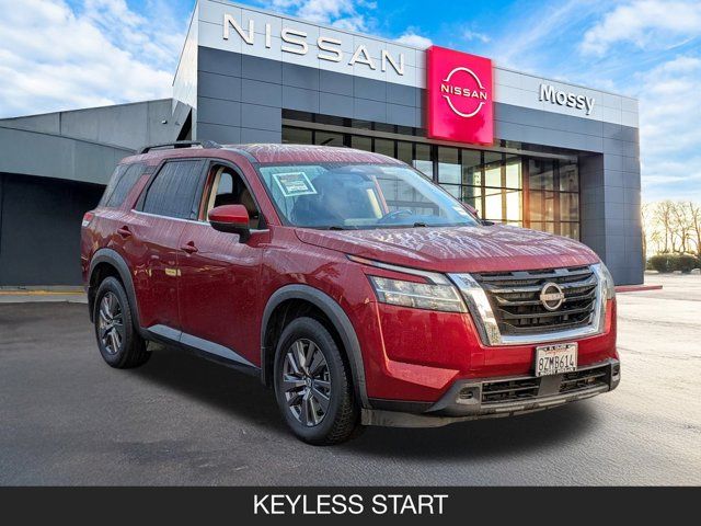 2022 Nissan Pathfinder SV