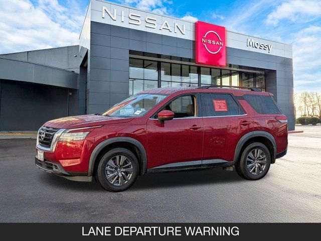 2022 Nissan Pathfinder SV