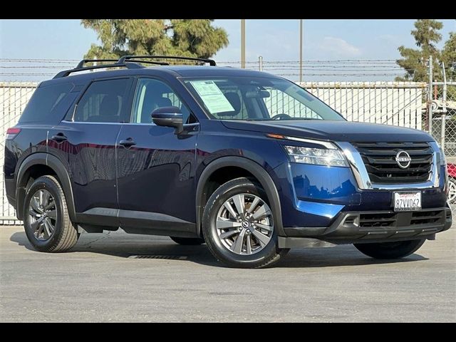 2022 Nissan Pathfinder SV