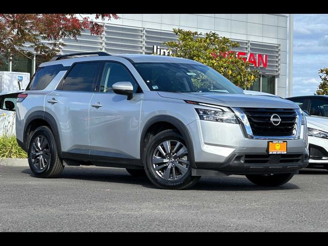 2022 Nissan Pathfinder SV