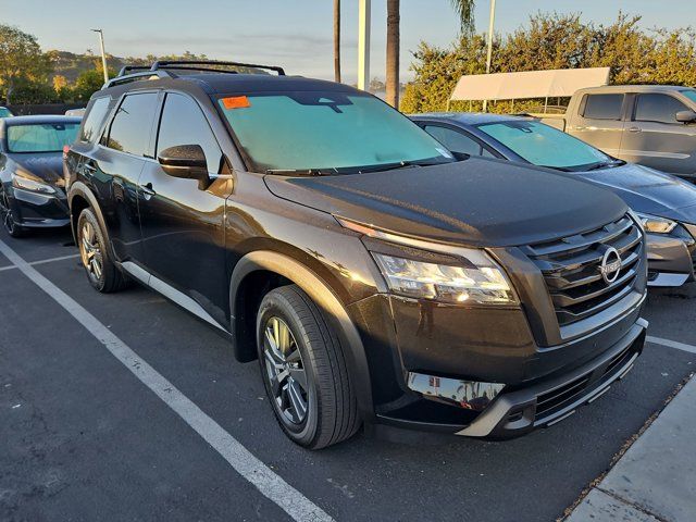 2022 Nissan Pathfinder SV