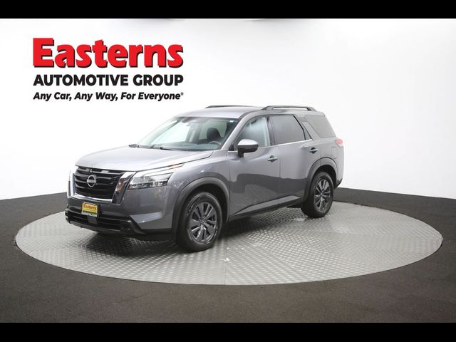 2022 Nissan Pathfinder SV