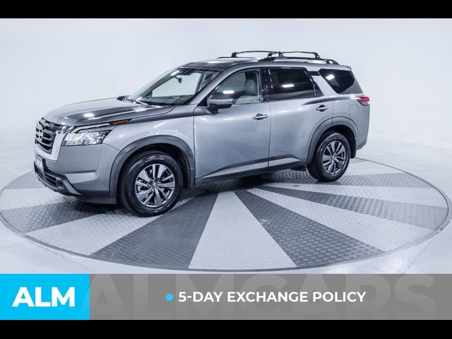 2022 Nissan Pathfinder SV