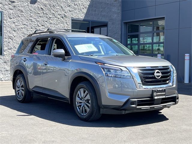 2022 Nissan Pathfinder SV