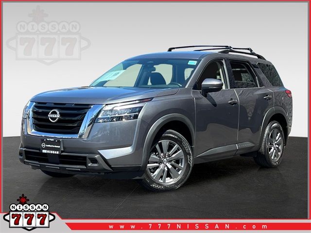 2022 Nissan Pathfinder SV