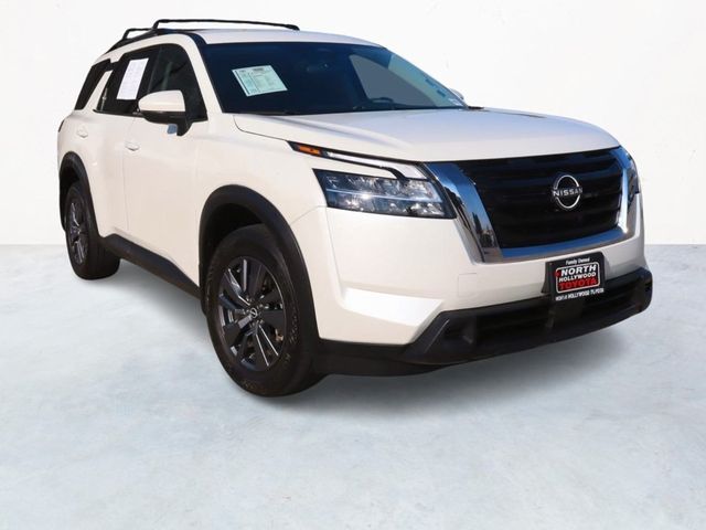 2022 Nissan Pathfinder SV