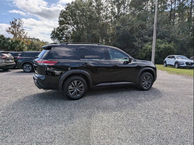 2022 Nissan Pathfinder SV