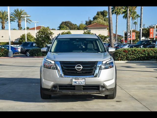 2022 Nissan Pathfinder SV