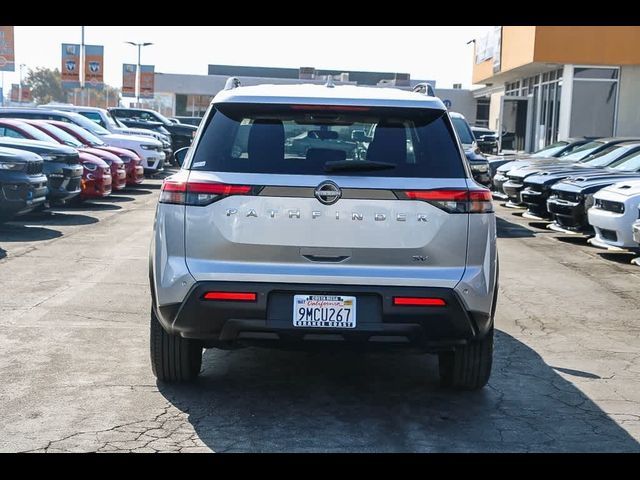 2022 Nissan Pathfinder SV