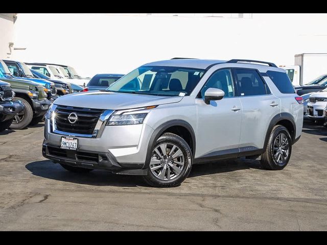 2022 Nissan Pathfinder SV