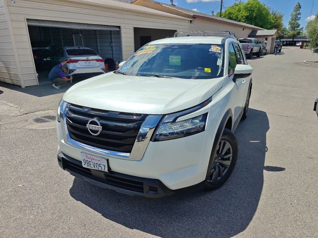 2022 Nissan Pathfinder SV