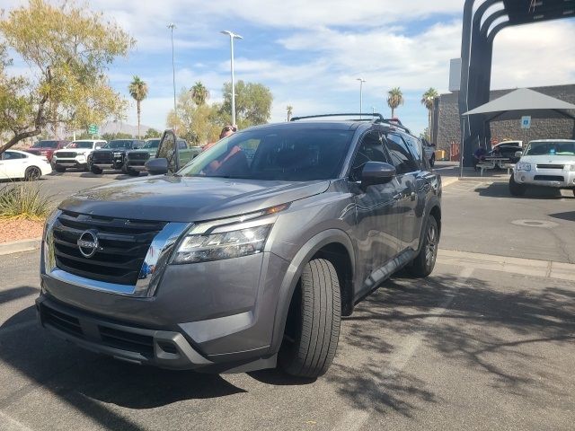 2022 Nissan Pathfinder SV