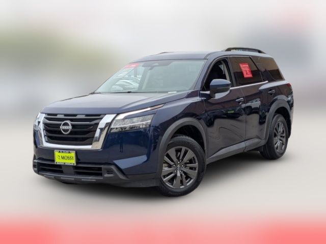 2022 Nissan Pathfinder SV