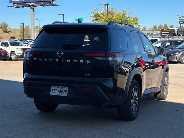 2022 Nissan Pathfinder SV