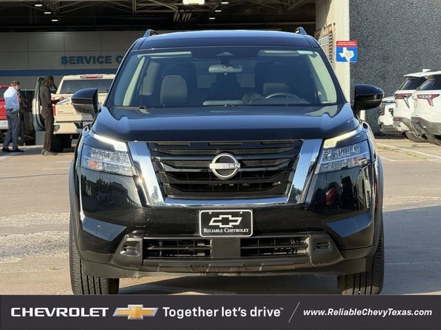 2022 Nissan Pathfinder SV