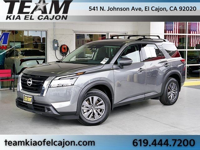 2022 Nissan Pathfinder SV