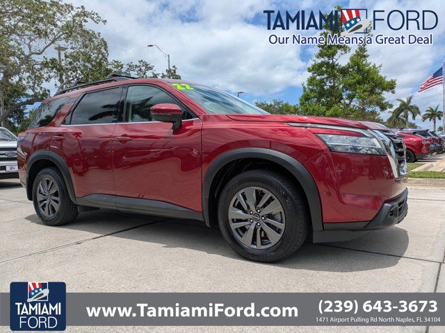 2022 Nissan Pathfinder SV