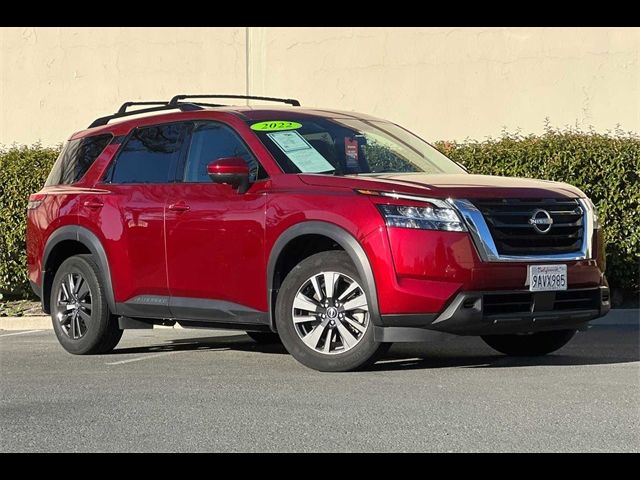 2022 Nissan Pathfinder SV