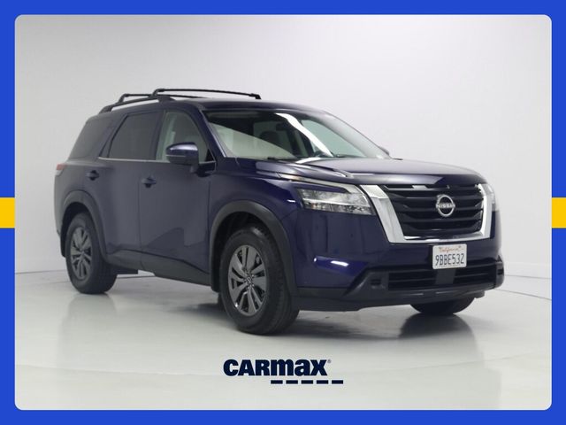 2022 Nissan Pathfinder SV