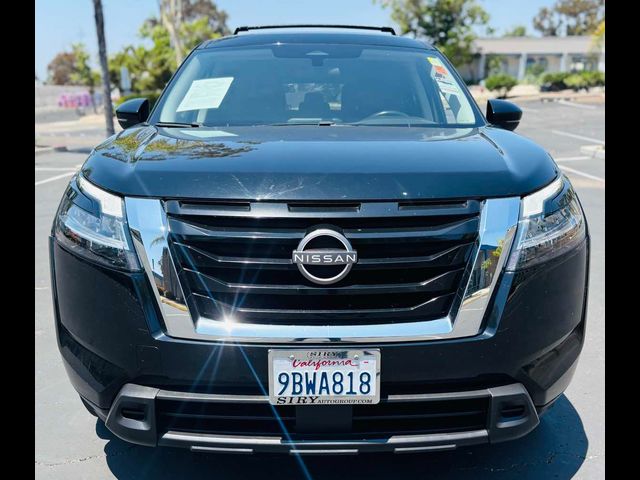 2022 Nissan Pathfinder SV