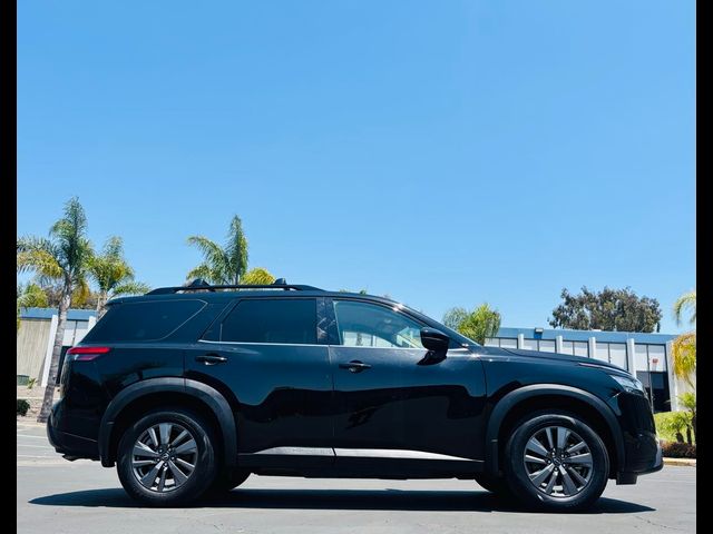 2022 Nissan Pathfinder SV