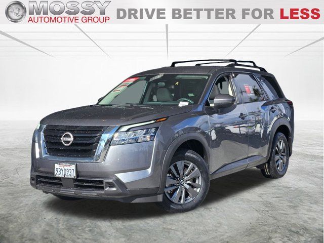 2022 Nissan Pathfinder SV