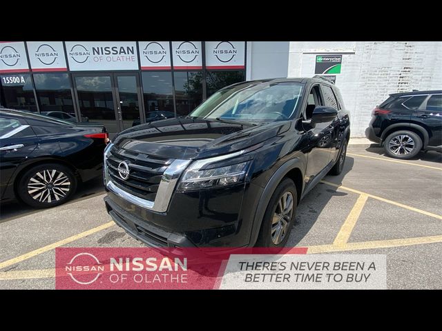 2022 Nissan Pathfinder SV