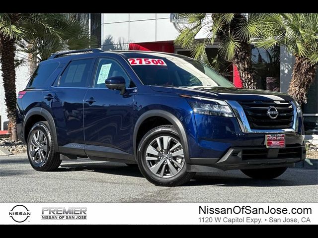 2022 Nissan Pathfinder SV