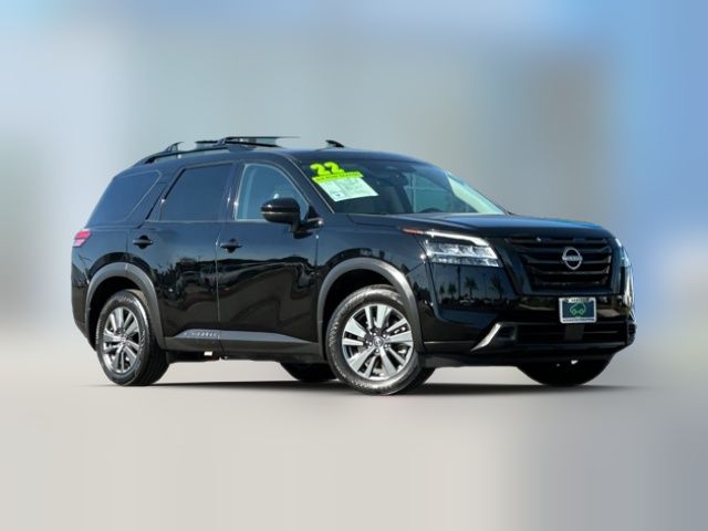 2022 Nissan Pathfinder SV