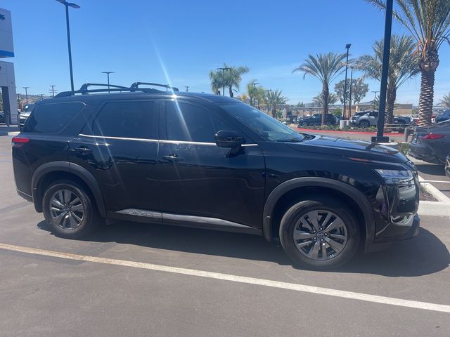 2022 Nissan Pathfinder SV