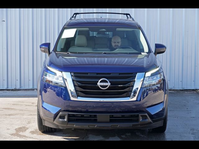 2022 Nissan Pathfinder SV