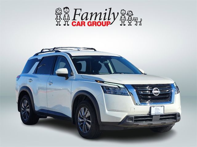 2022 Nissan Pathfinder SV