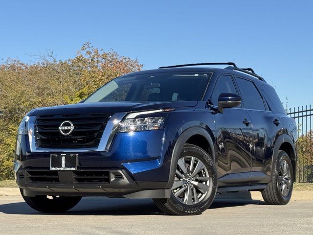 2022 Nissan Pathfinder SV