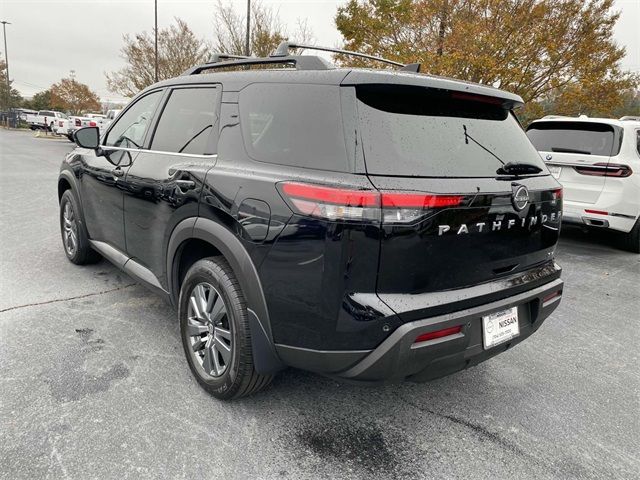 2022 Nissan Pathfinder SV