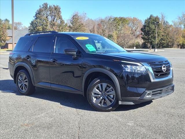 2022 Nissan Pathfinder SV