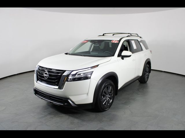 2022 Nissan Pathfinder SV