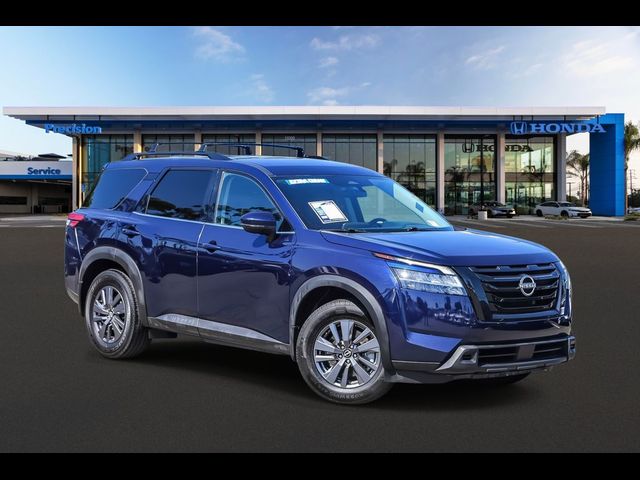 2022 Nissan Pathfinder SV