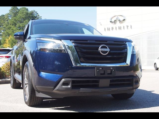 2022 Nissan Pathfinder SV