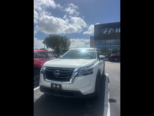 2022 Nissan Pathfinder SV