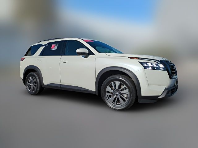 2022 Nissan Pathfinder SV