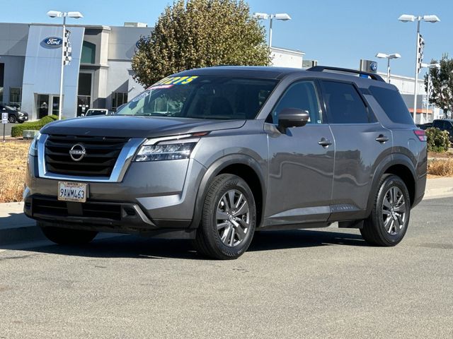 2022 Nissan Pathfinder SV