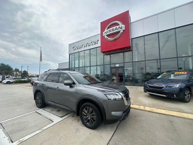 2022 Nissan Pathfinder SV