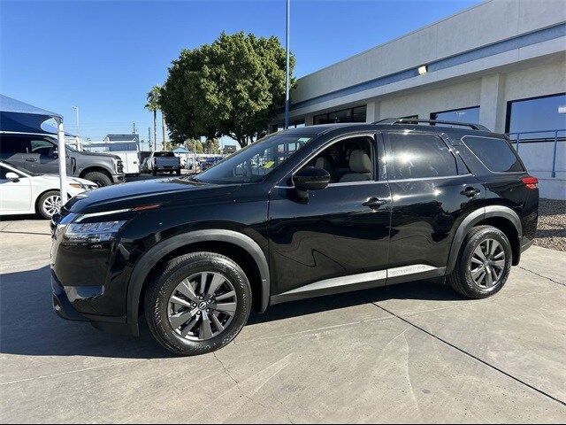 2022 Nissan Pathfinder SV